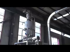 На заводе работает линия по производству 500-килограммового корма для домашних животных